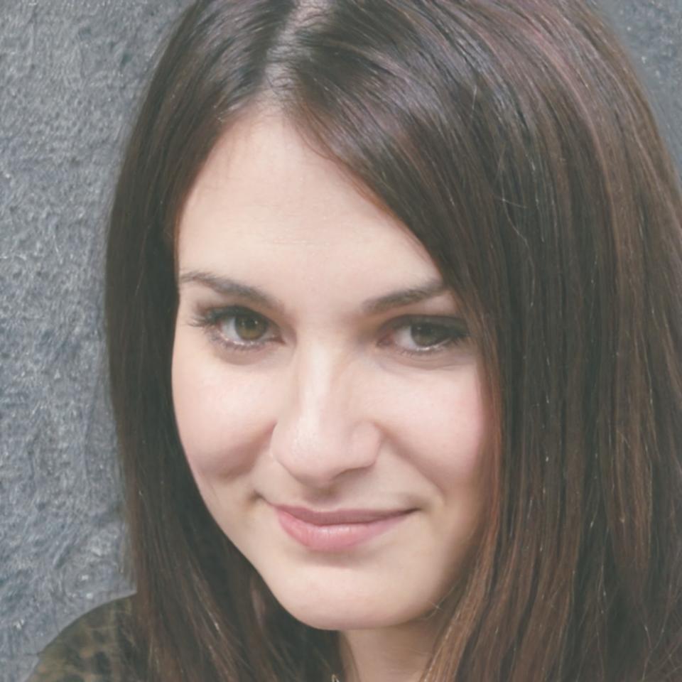 Elena Márquez, consultora en análisis financiero